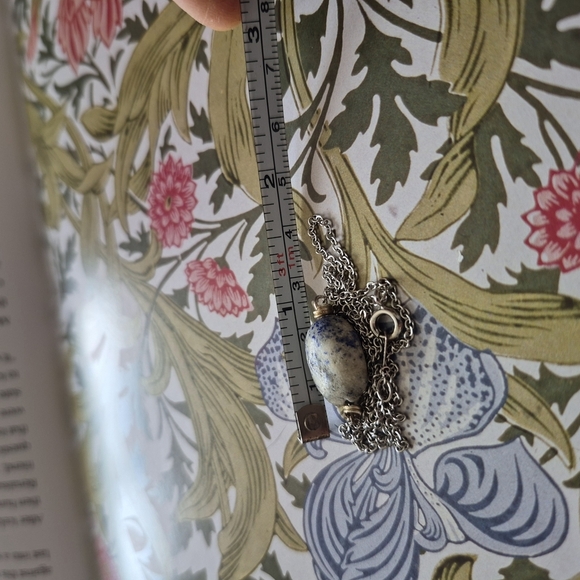 Lapiz Lazuli Pendant On A Silver   Necklace - Picture 7 of 9